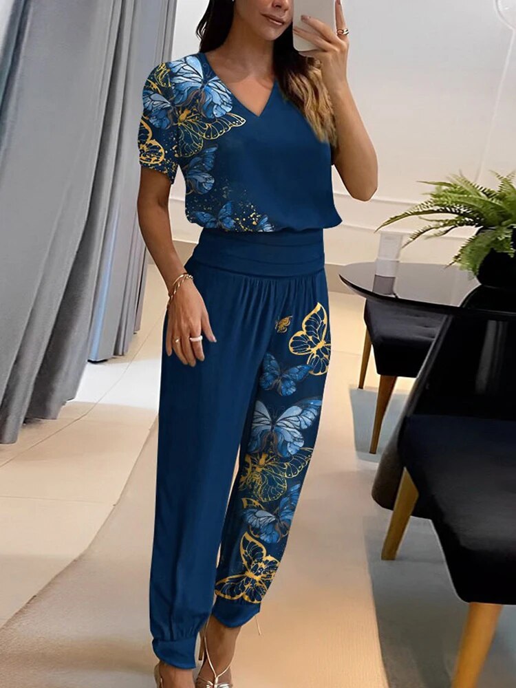 Semplicità Sofisticata: Look Casual con Maglia V-Neck e Pantaloni Lunghi